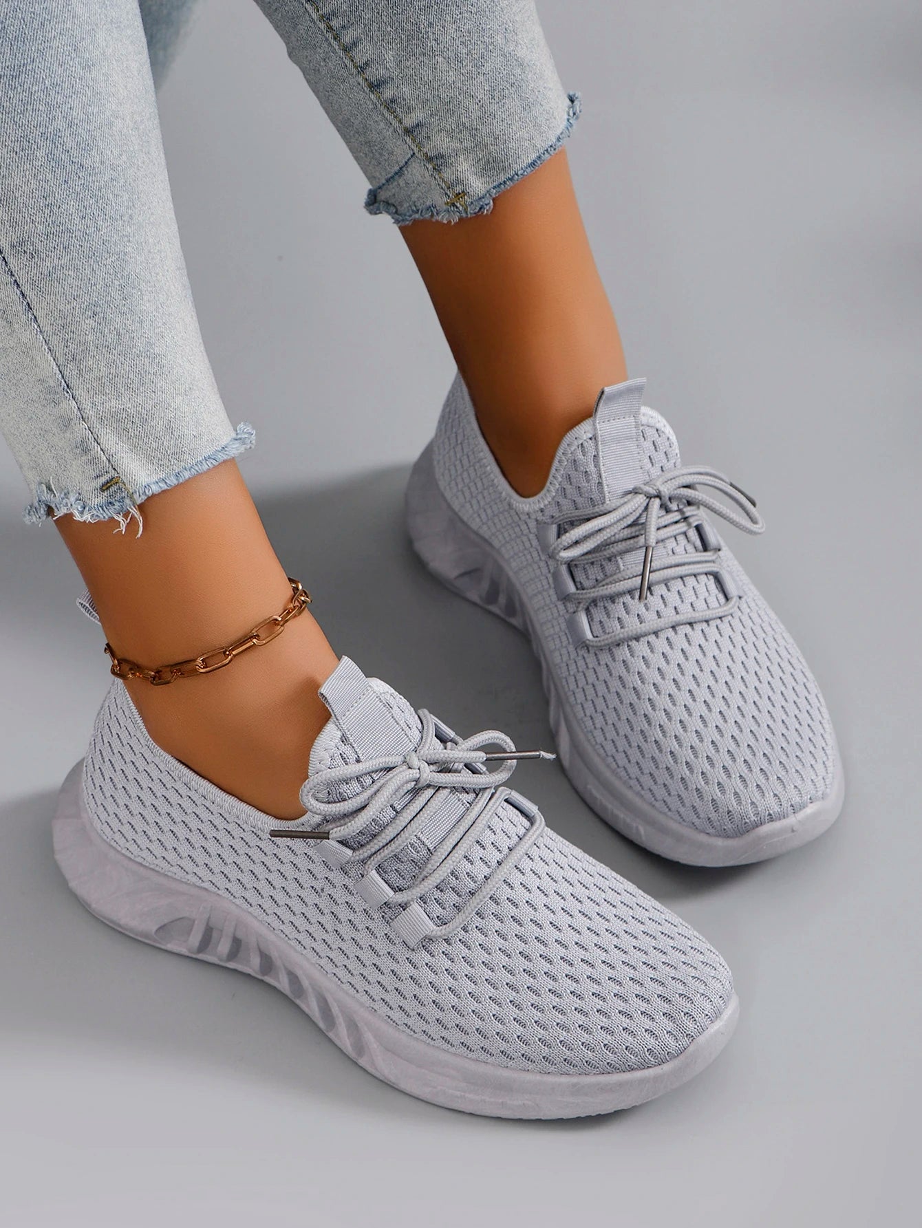Women’s Lightweight Breathable Non-Slip Sports Shoes