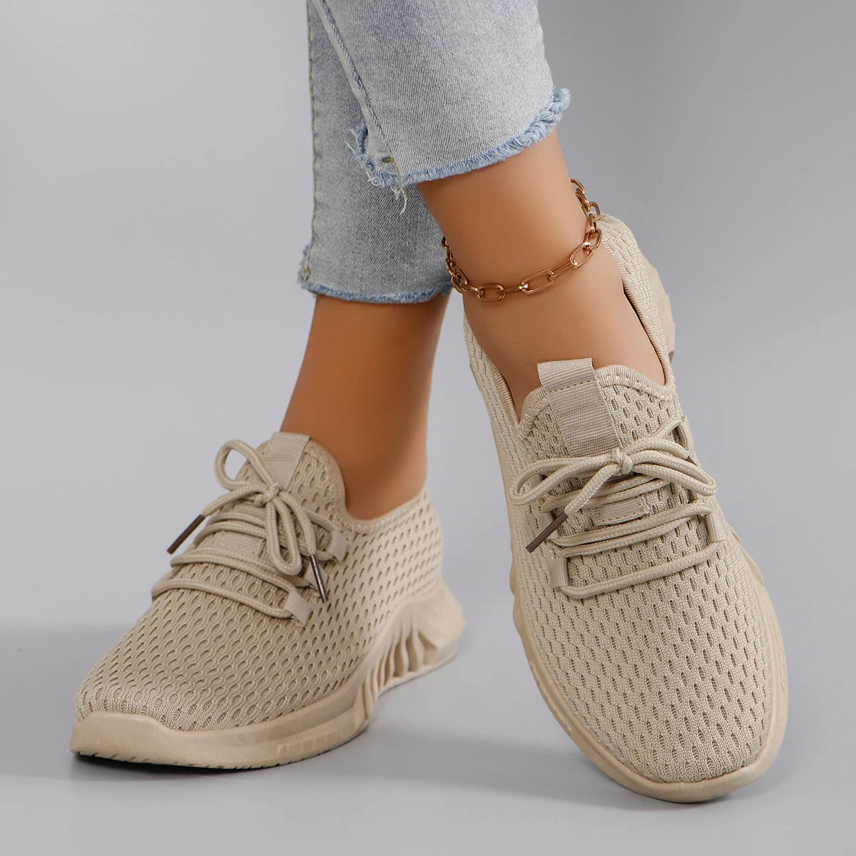 Women’s Lightweight Breathable Non-Slip Sports Shoes